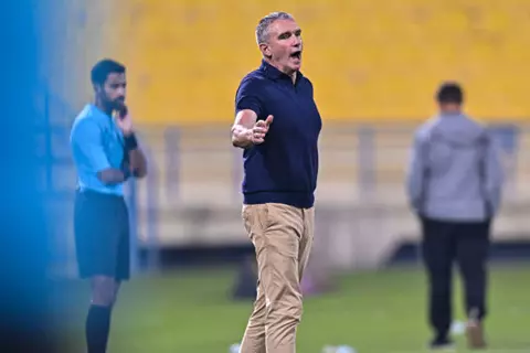 الولاية الثانية.. أم صلال يعلن عودة باتريس كارتيرون لقيادة الفريق